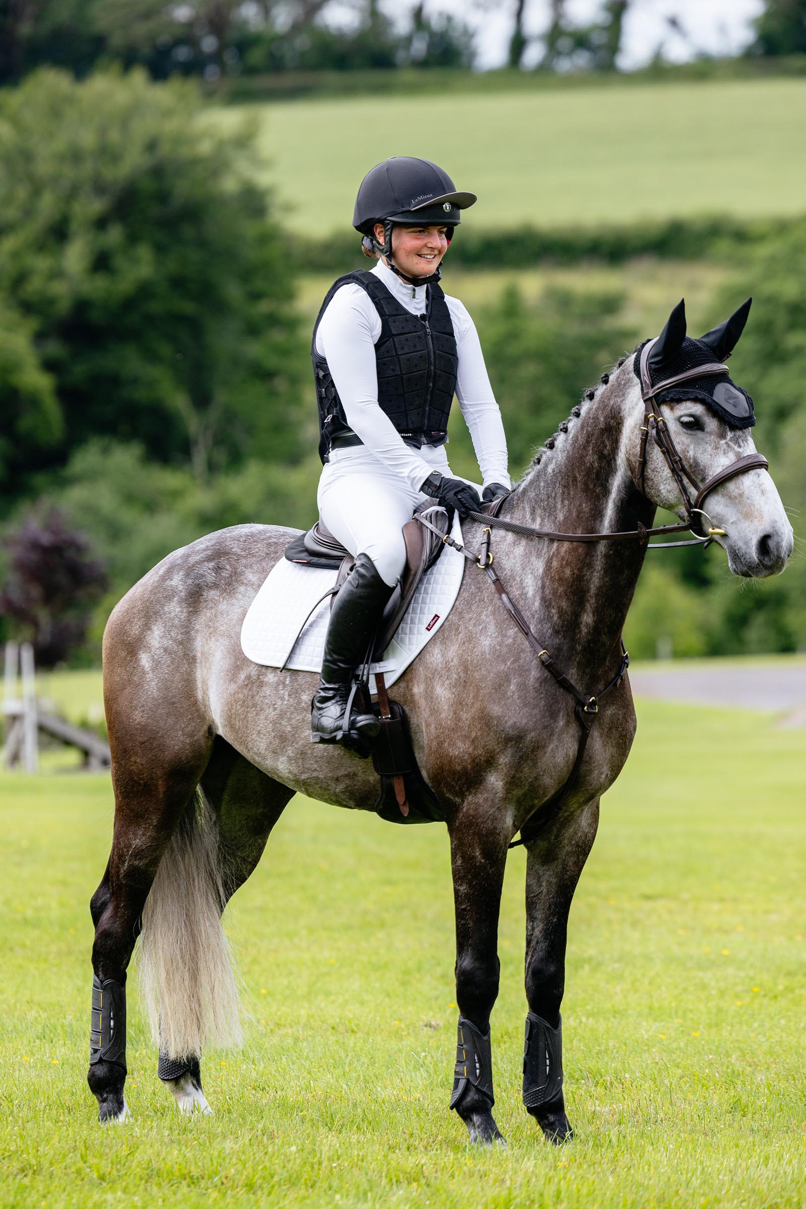 LeMieux Wildleder Close Contact Schabracke