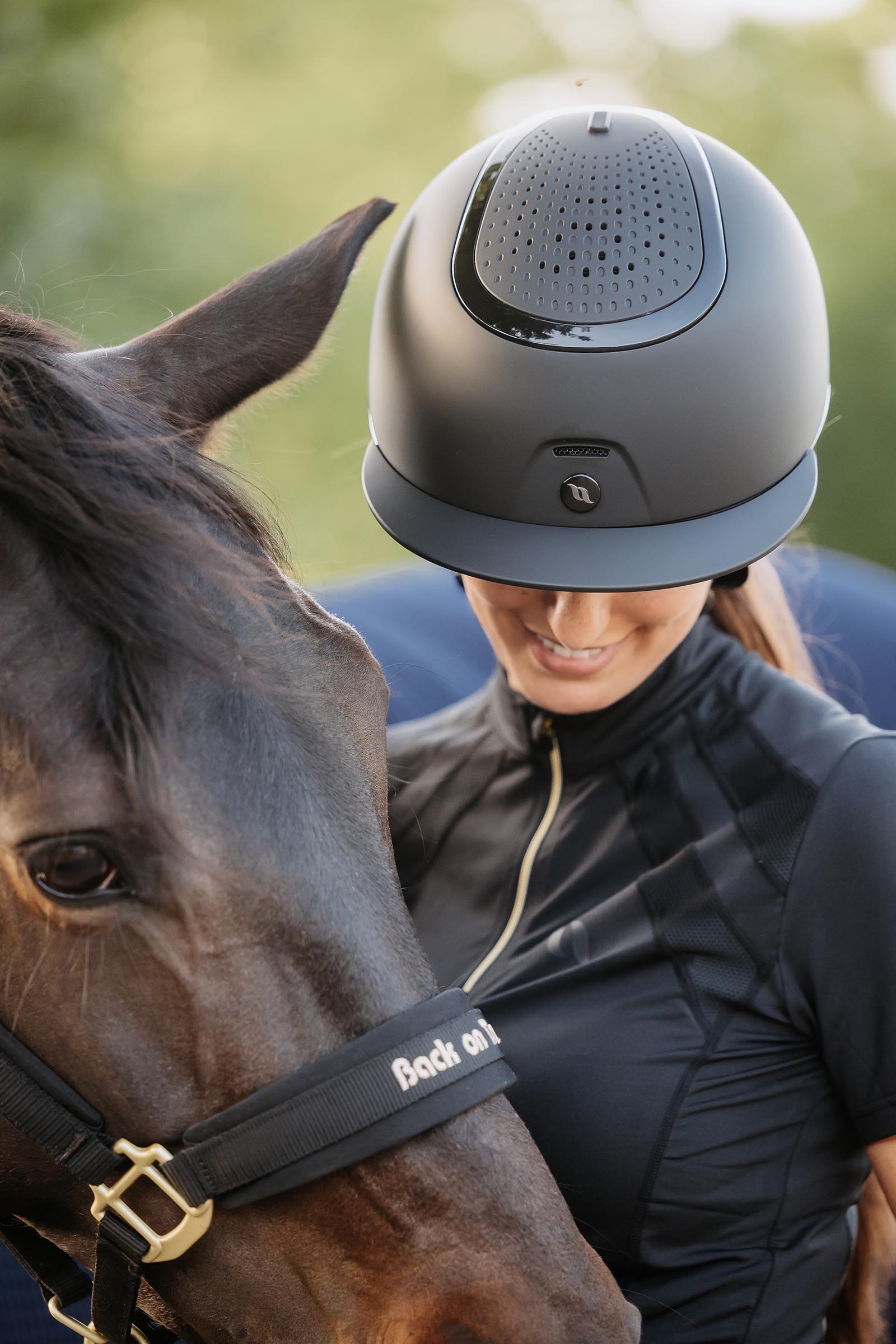 Back on Track Strixx Reithelm