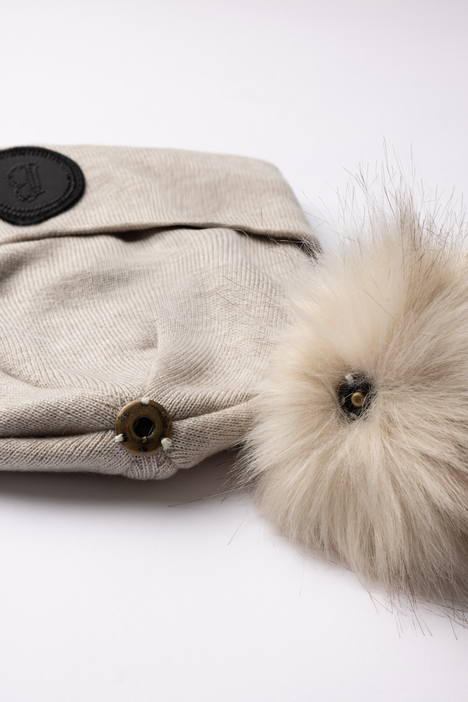 B Vertigo Sydney Strickm&uuml;tze mit abnehmbarem Bommel