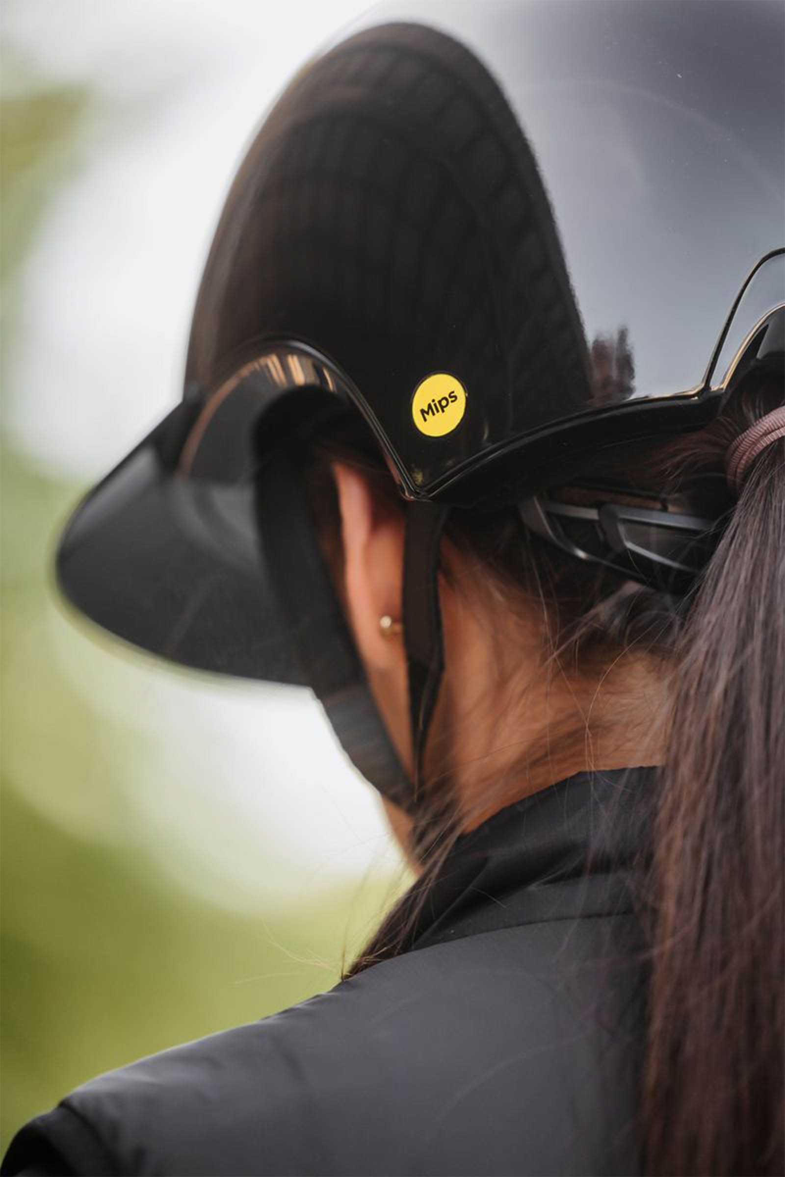 Back on Track Strixx Reithelm mit Sonnenblende