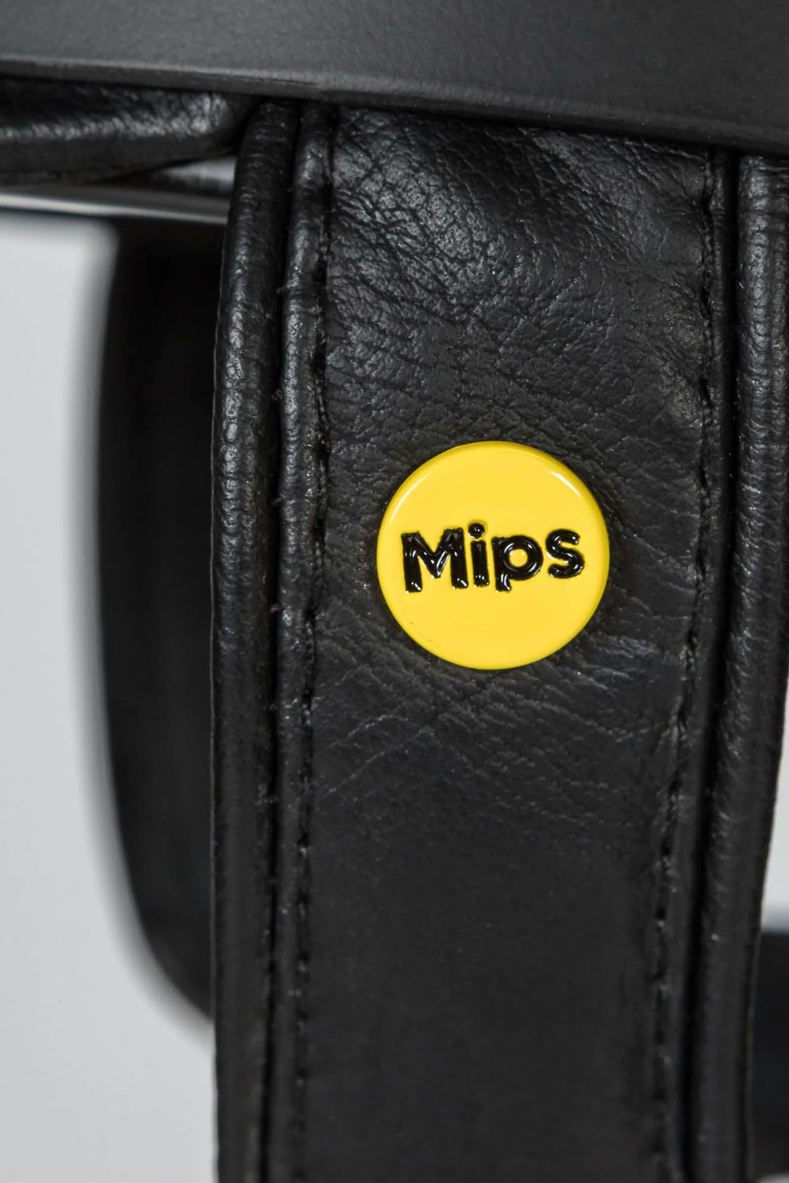 Back on Track Neoz Reithelm mit glatter Oberseite