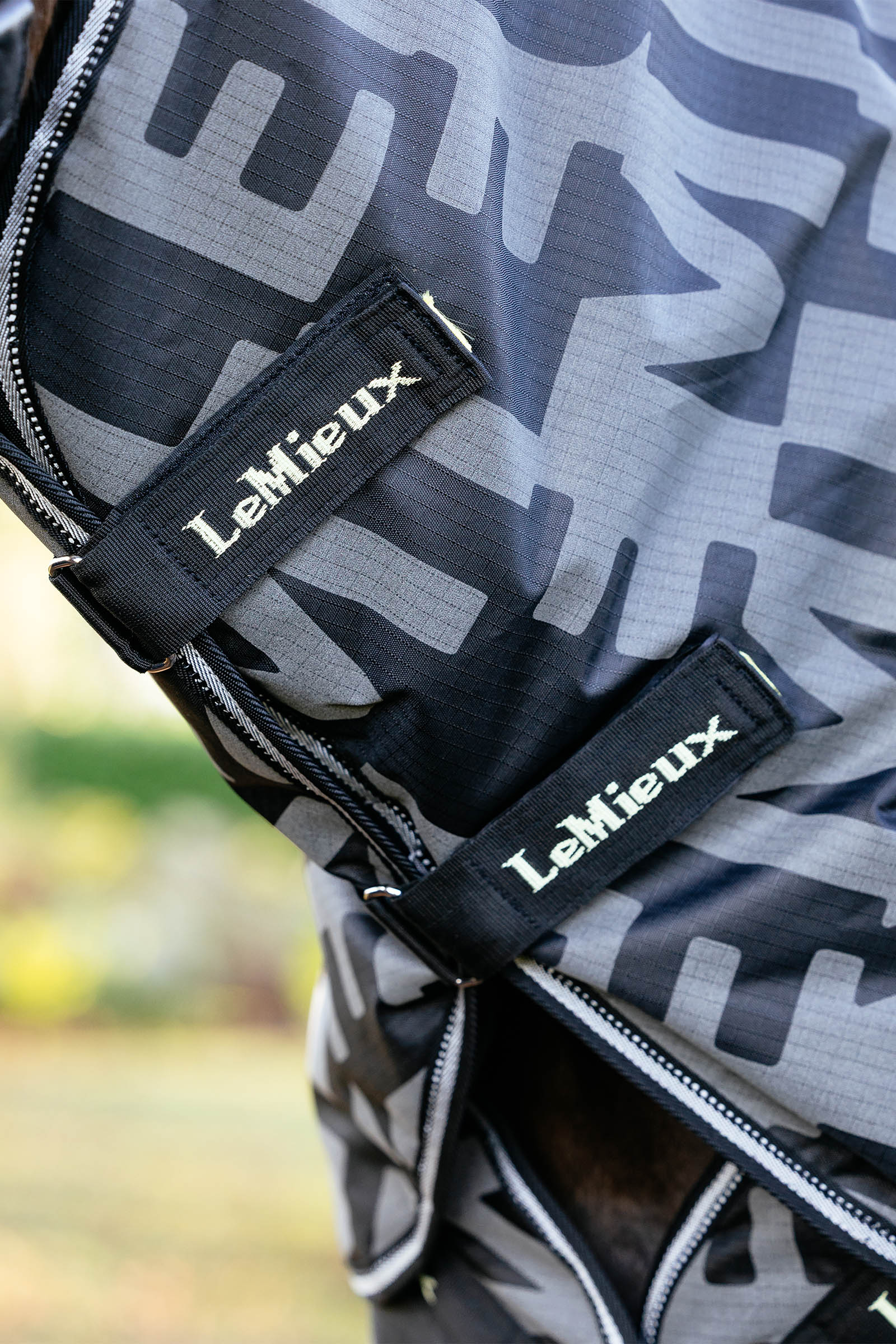 LeMieux Arika reflektierende Weidedecke mit abnehmbarem Halsteil, 100&nbsp;g