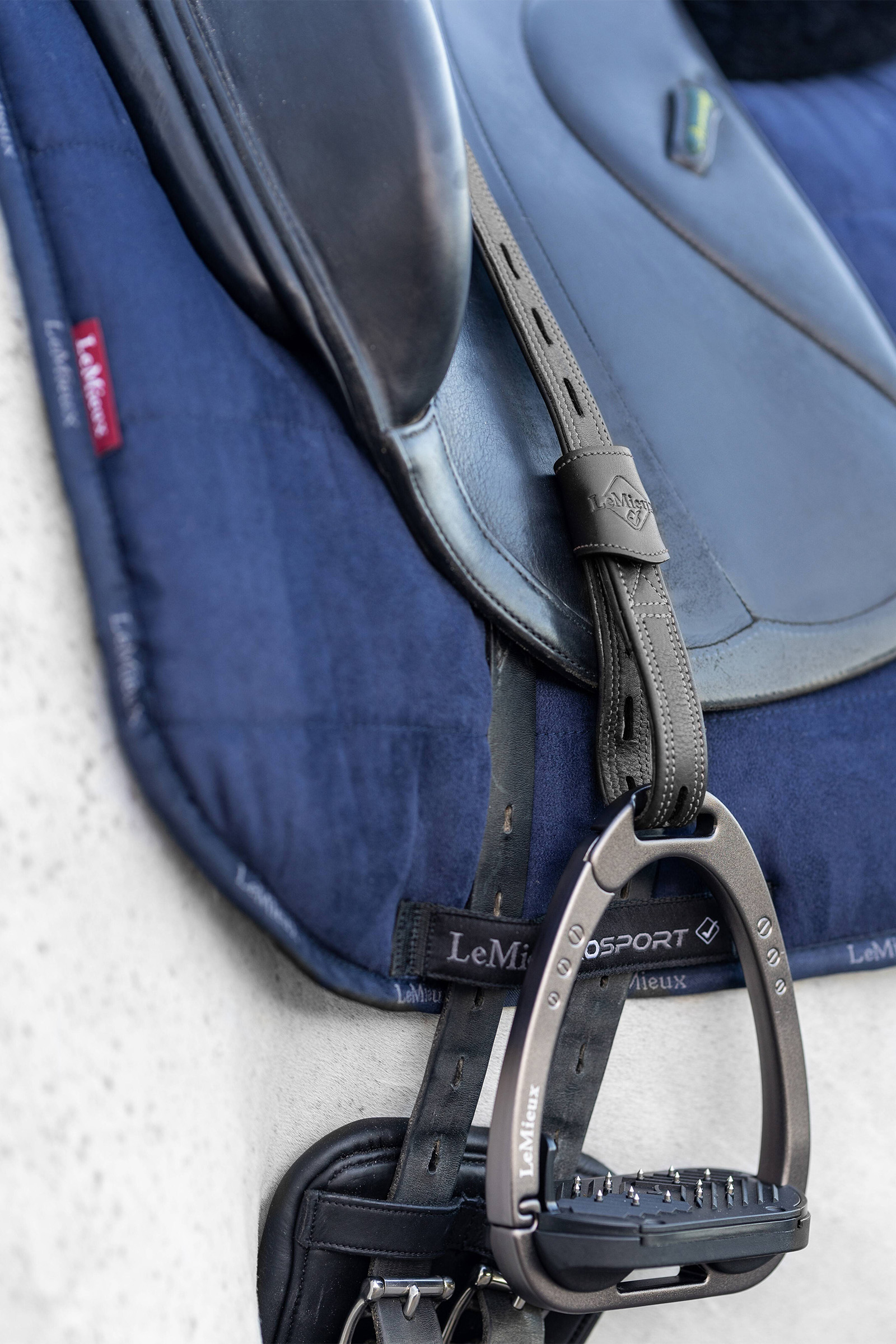 LeMieux Vector Close Contact Leder Steigbügelriemen