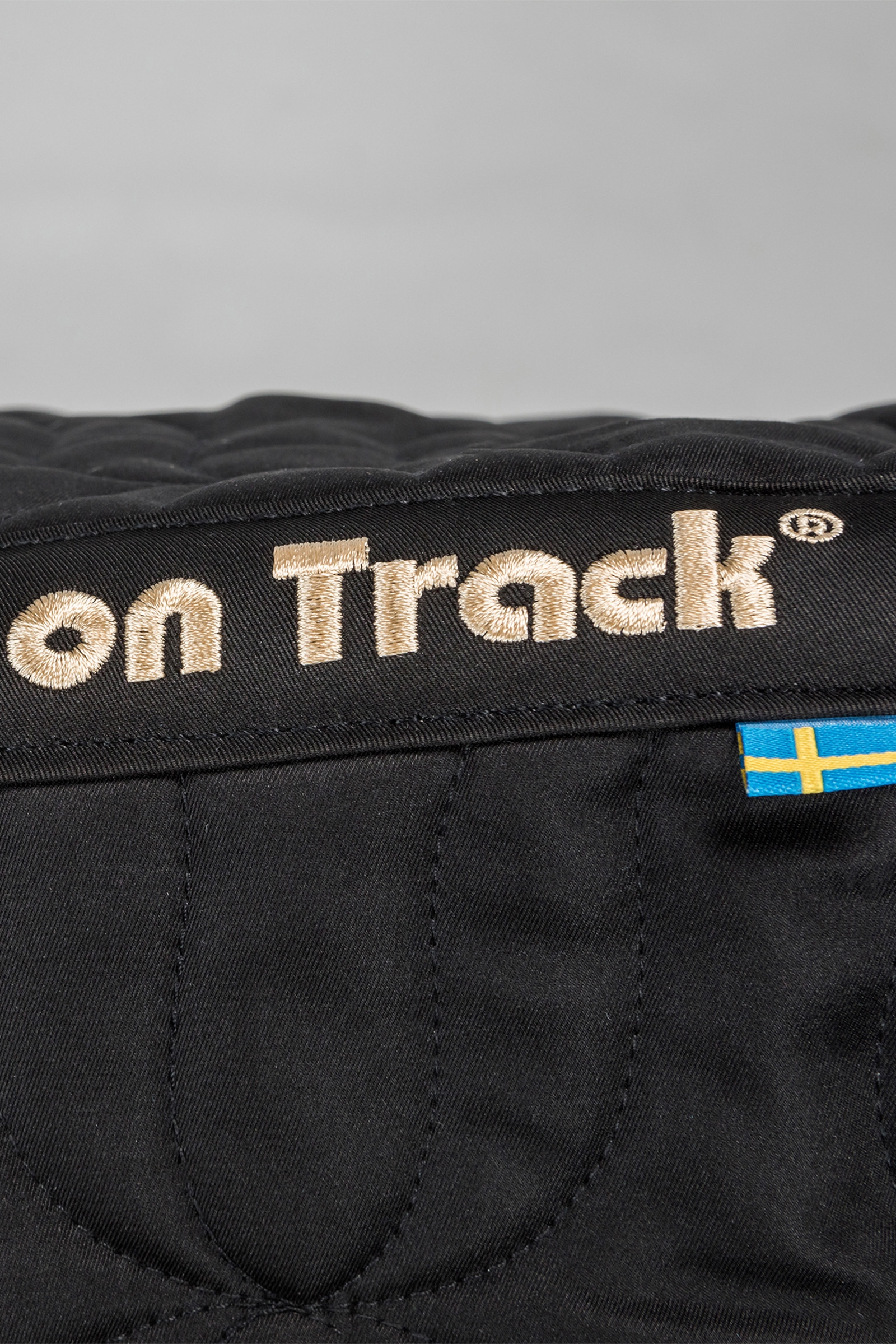 Back on Track Deep Nights Springschabracke